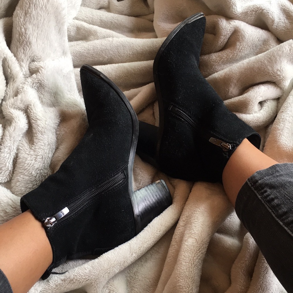 ❌SOLD ❌Marc Fisher suede heeled ankle booties